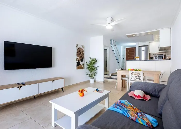 196 Parque Santiago 2, Big Terrace, Pool Side Playa de las Americas (Tenerife)