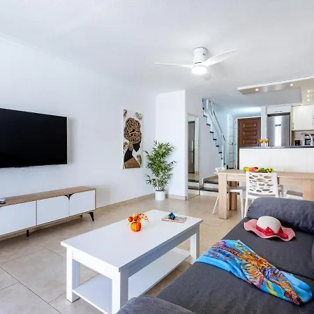 196 Parque Santiago 2, Big Terrace, Pool Side Playa de las Americas (Tenerife)