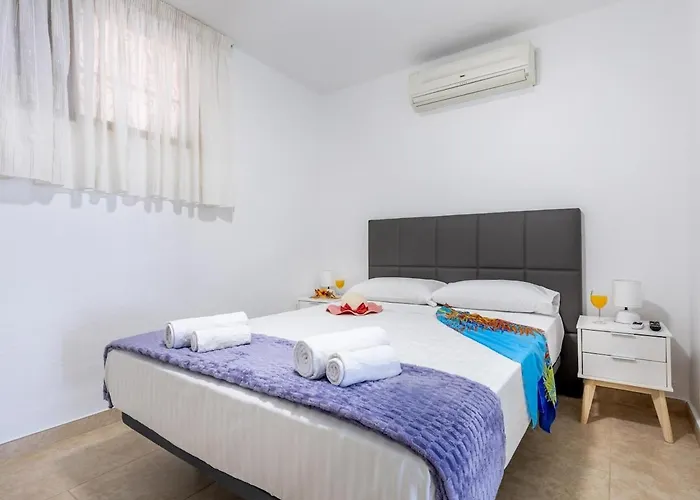 196 Parque Santiago 2, Big Terrace, Pool Side Appartement